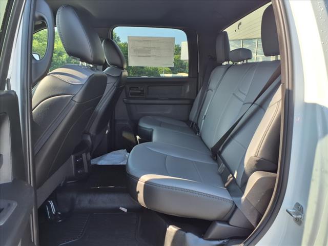2025 RAM 5500 Chassis Tradesman/Big Horn 4x4 Crew Cab 197.4 in. WB