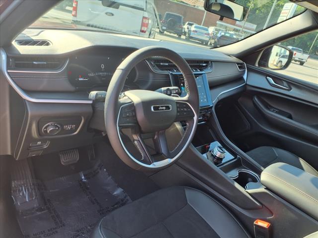 2025 Jeep Grand Cherokee Laredo 4x4