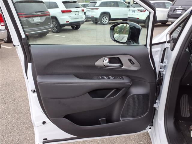 2025 Chrysler Pacifica Select Front-Wheel Drive Passenger Van