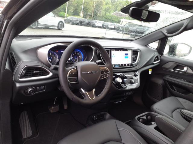 2025 Chrysler Pacifica Select Front-Wheel Drive Passenger Van