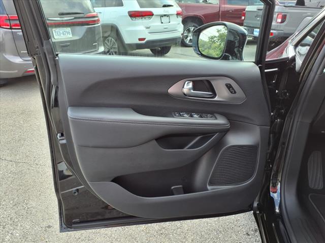 2026 Chrysler Pacifica Select Front-Wheel Drive Passenger Van