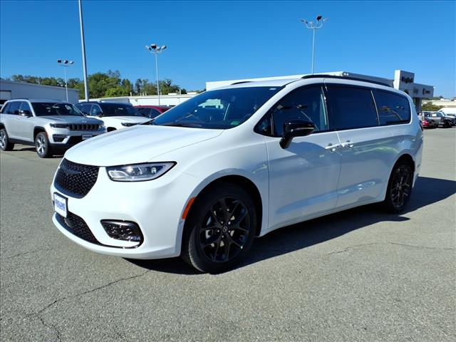 2026 Chrysler Pacifica Select Front-Wheel Drive Passenger Van