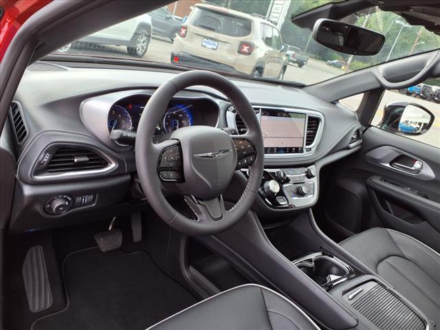 2026 Chrysler Pacifica Limited Front-Wheel Drive Passenger