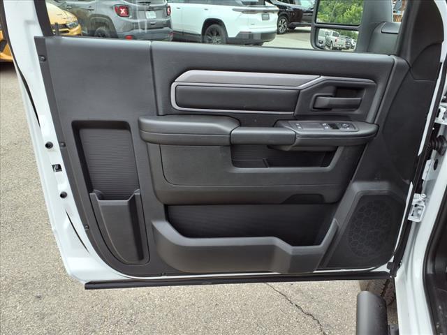 2025 RAM 2500 Tradesman 4x4 Regular Cab 8 ft. box 140.5 in. WB