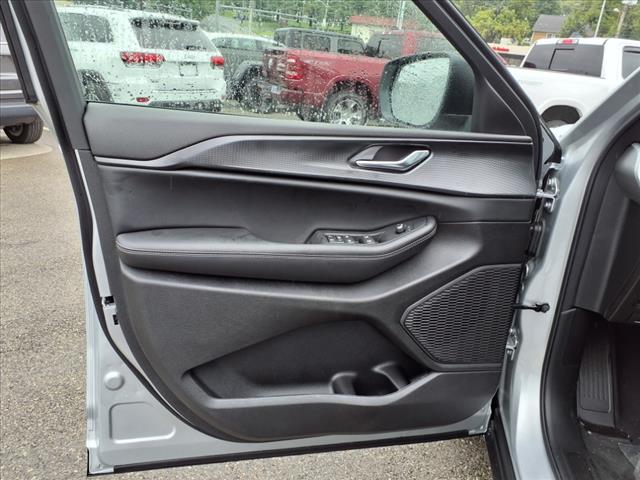 2025 Jeep Grand Cherokee Laredo X 4x4