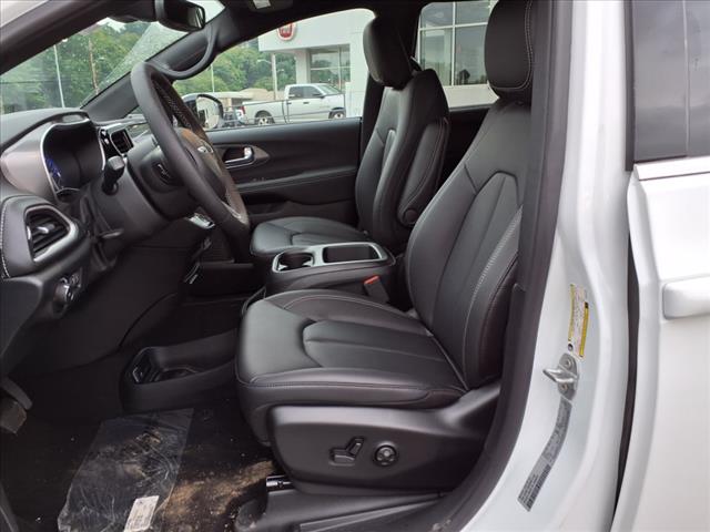 2025 Chrysler Pacifica Select Front-Wheel Drive Passenger Van