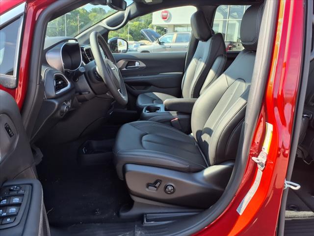 2026 Chrysler Pacifica Select Front-Wheel Drive Passenger