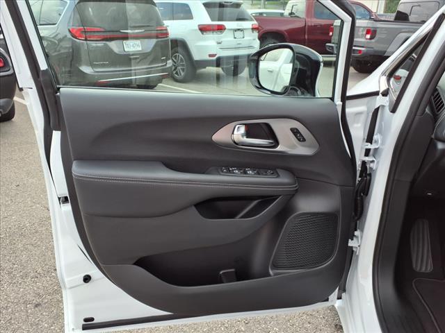 2026 Chrysler Pacifica Select Front-Wheel Drive Passenger Van