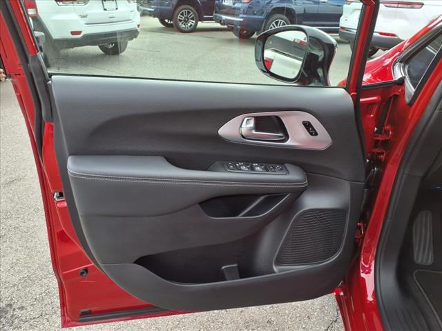 2026 Chrysler Pacifica Limited Front-Wheel Drive Passenger