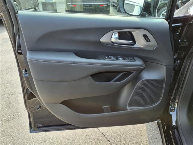 2025 Chrysler Pacifica Select All-Wheel Drive Passenger Van