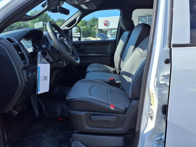 2025 RAM 5500 Chassis Tradesman/Big Horn 4x4 Crew Cab 197.4 in. WB