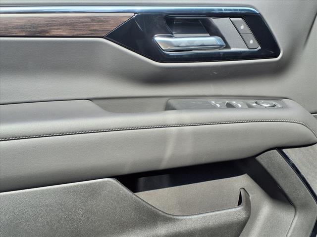 2025 Chevrolet Suburban LS