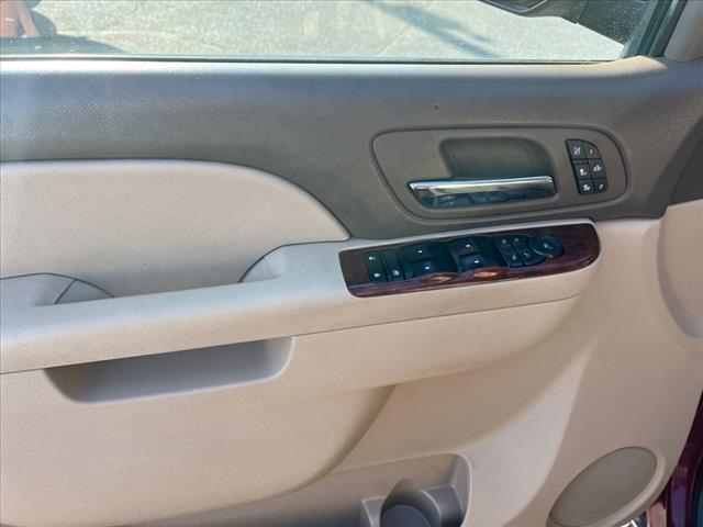 2011 Chevrolet Suburban LTZ - Photo 12