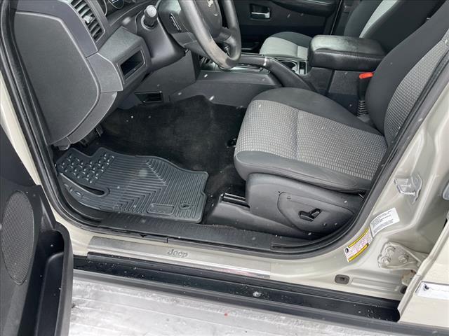2010 Jeep Grand Cherokee Laredo - Photo 12