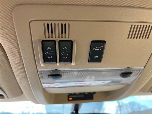 2011 Chevrolet Suburban LTZ - Photo 24