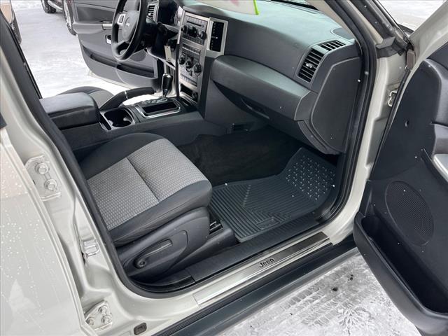 2010 Jeep Grand Cherokee Laredo - Photo 24