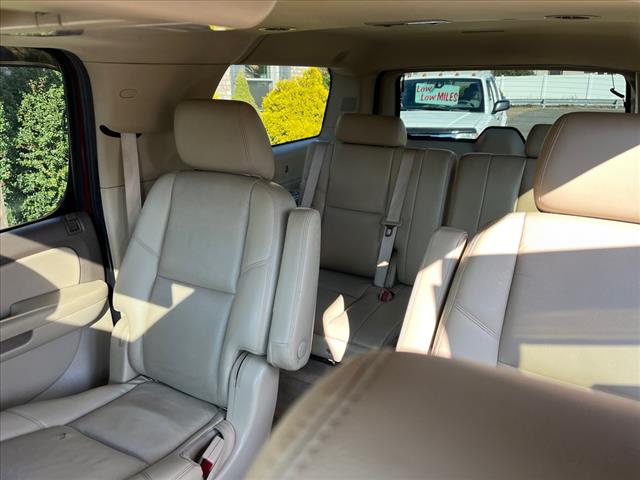 2011 Chevrolet Suburban LTZ - Photo 26