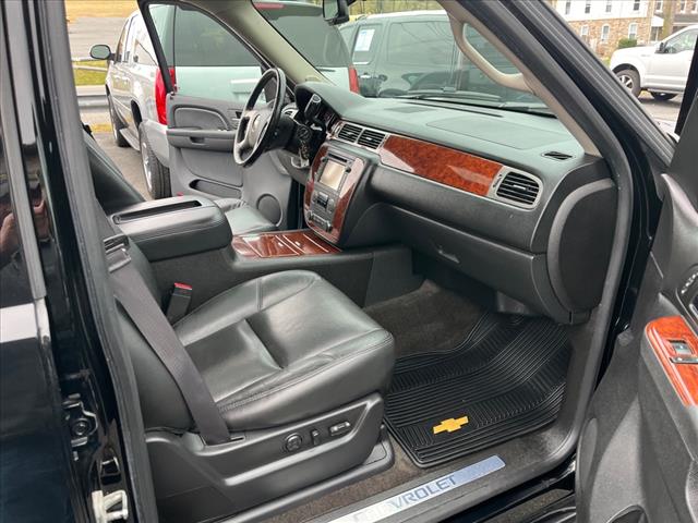 2014 Chevrolet Suburban LTZ - Photo 31