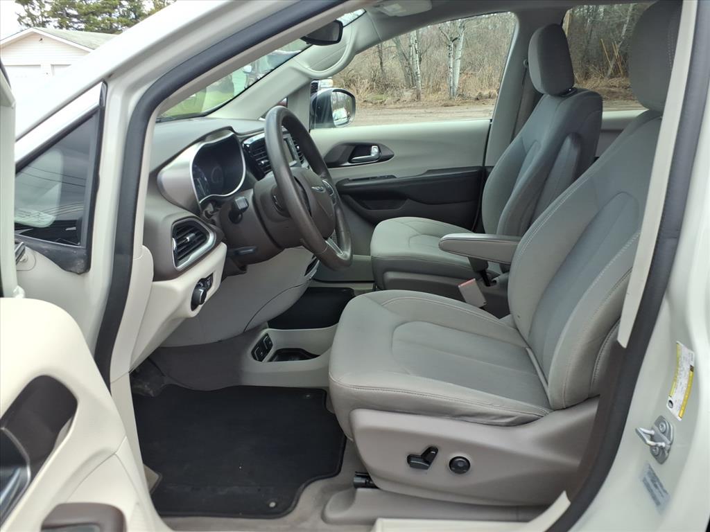 2017 Chrysler Pacifica Touring - Photo 10