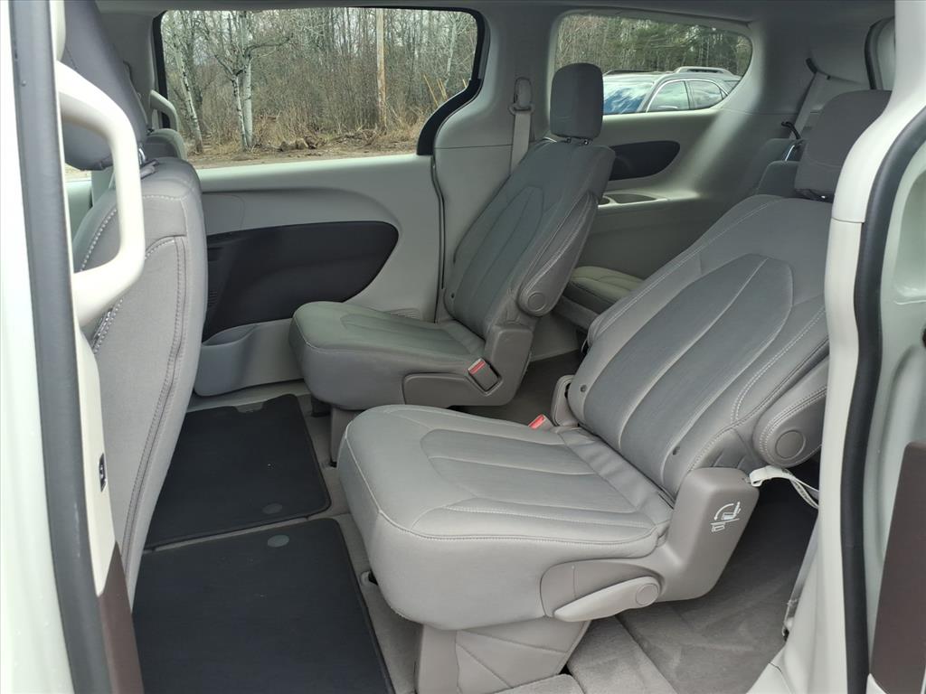 2017 Chrysler Pacifica Touring - Photo 11