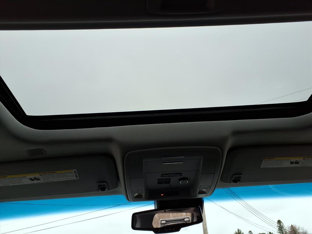2018 Chevrolet Suburban LT - Photo 15