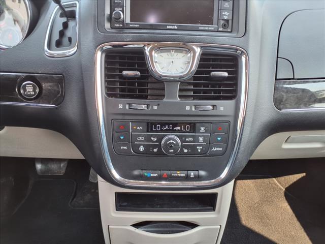 2016 Chrysler Town and Country Touring-L