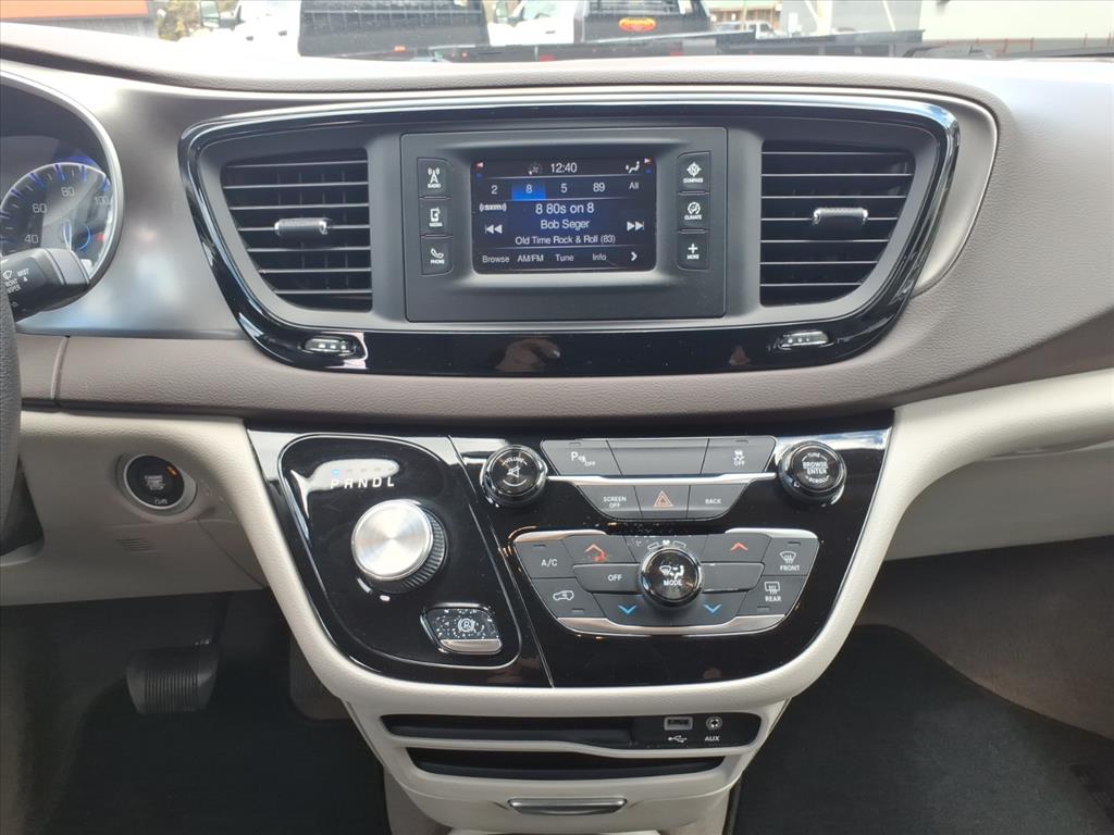 2017 Chrysler Pacifica Touring - Photo 16