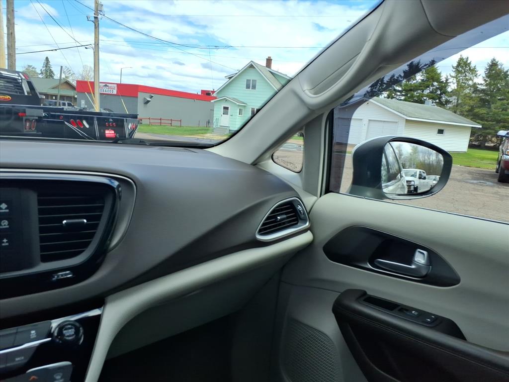 2017 Chrysler Pacifica Touring - Photo 18