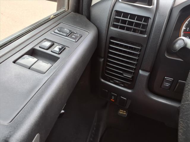 2012 Nissan Titan SV