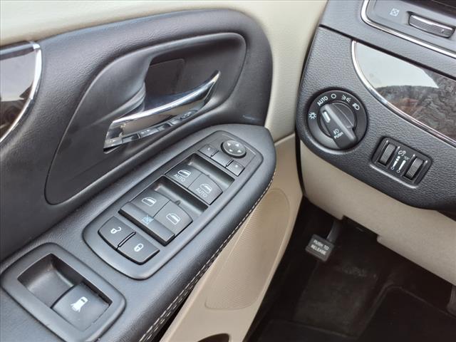 2016 Chrysler Town and Country Touring-L