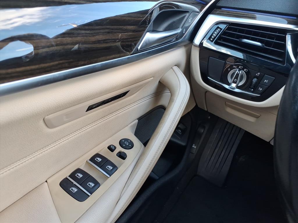 2021 BMW 5 Series 530i - Photo 19