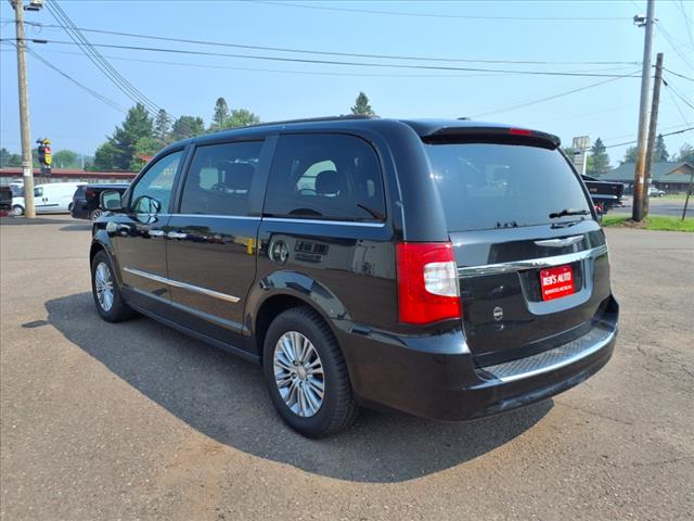 2016 Chrysler Town and Country Touring-L