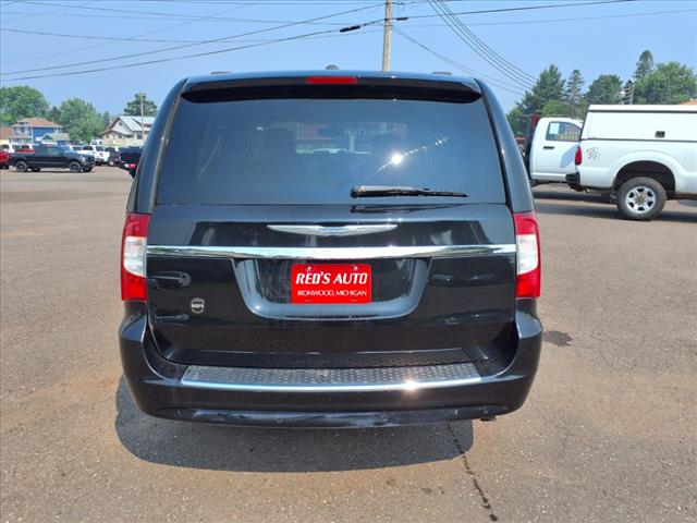 2016 Chrysler Town and Country Touring-L