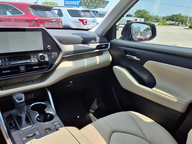 2024 Toyota Highlander XLE