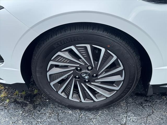 2025 Hyundai SONATA Hybrid SEL