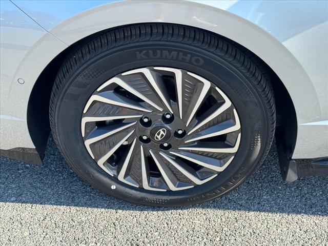 2025 Hyundai SONATA Hybrid Limited
