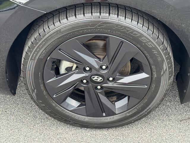 2022 Hyundai ELANTRA SEL
