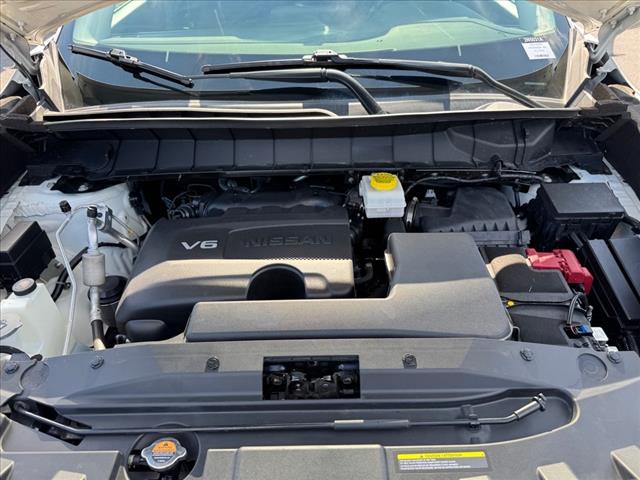 2022 Nissan Pathfinder SV