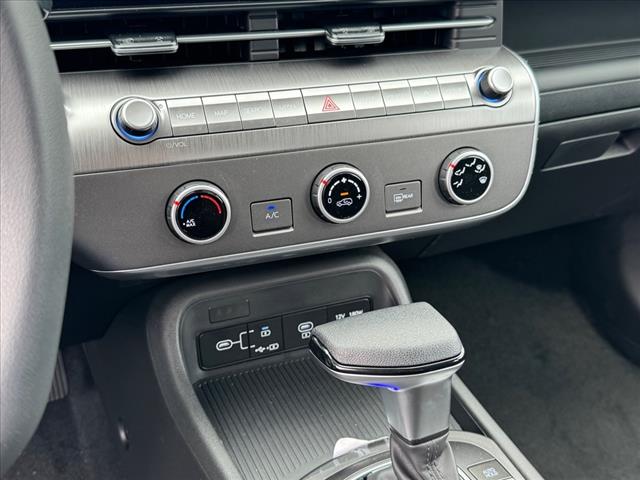 2025 Hyundai KONA SE