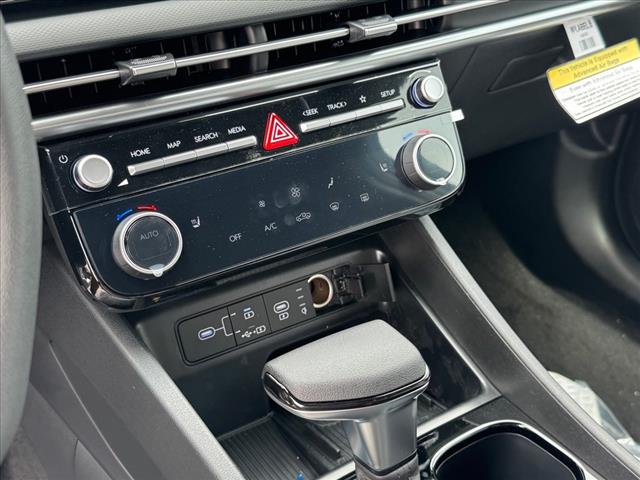 2025 Hyundai SANTA CRUZ SEL Activity
