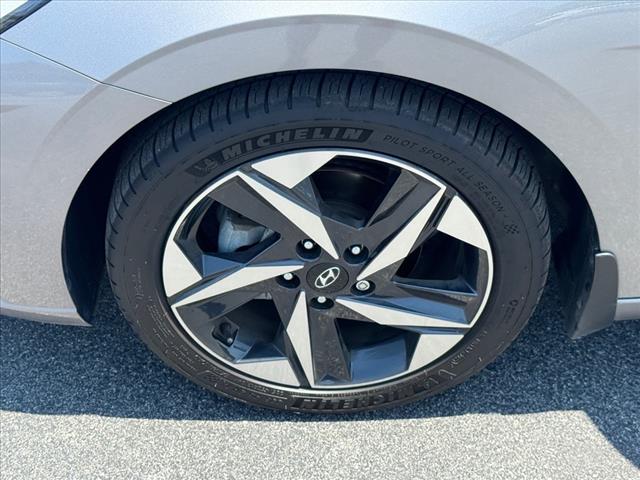 2023 Hyundai ELANTRA Limited