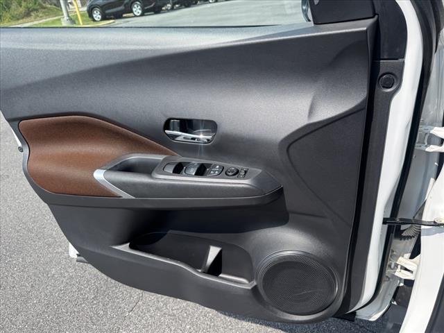 2021 Nissan Kicks SR