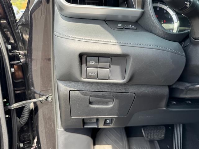 2020 Toyota Highlander LE
