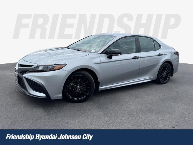 2022 Toyota Camry Hybrid SE Nightshade