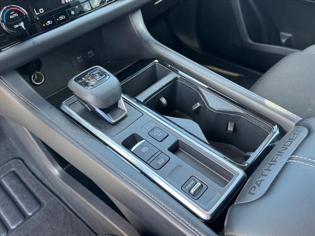 2022 Nissan Pathfinder SV