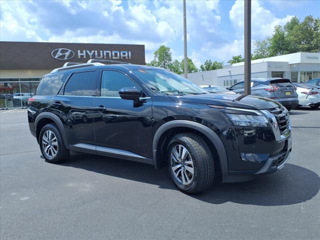 2023 Nissan Pathfinder SL