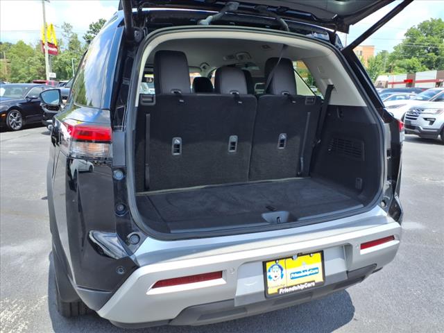 2023 Nissan Pathfinder SL