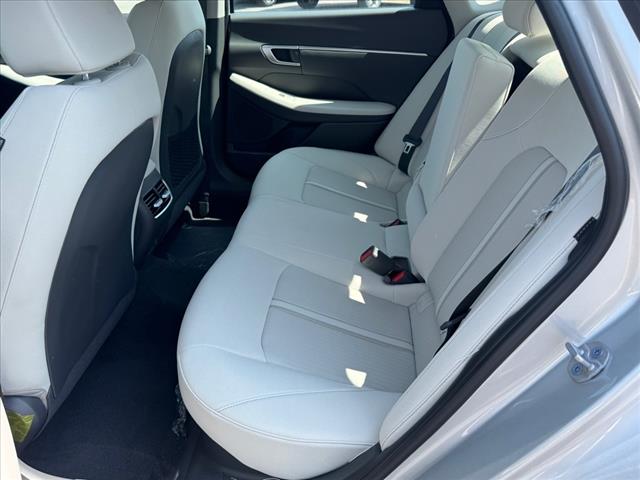 2025 Hyundai SONATA Hybrid SEL
