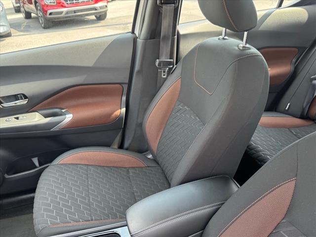 2021 Nissan Kicks SR