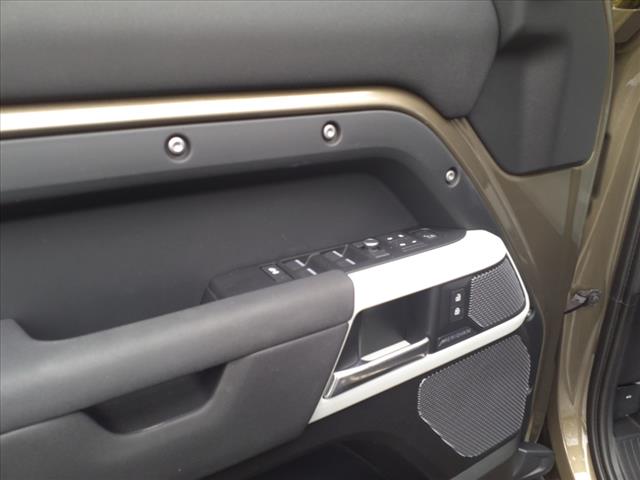 2020 Land Rover Defender 110 SE